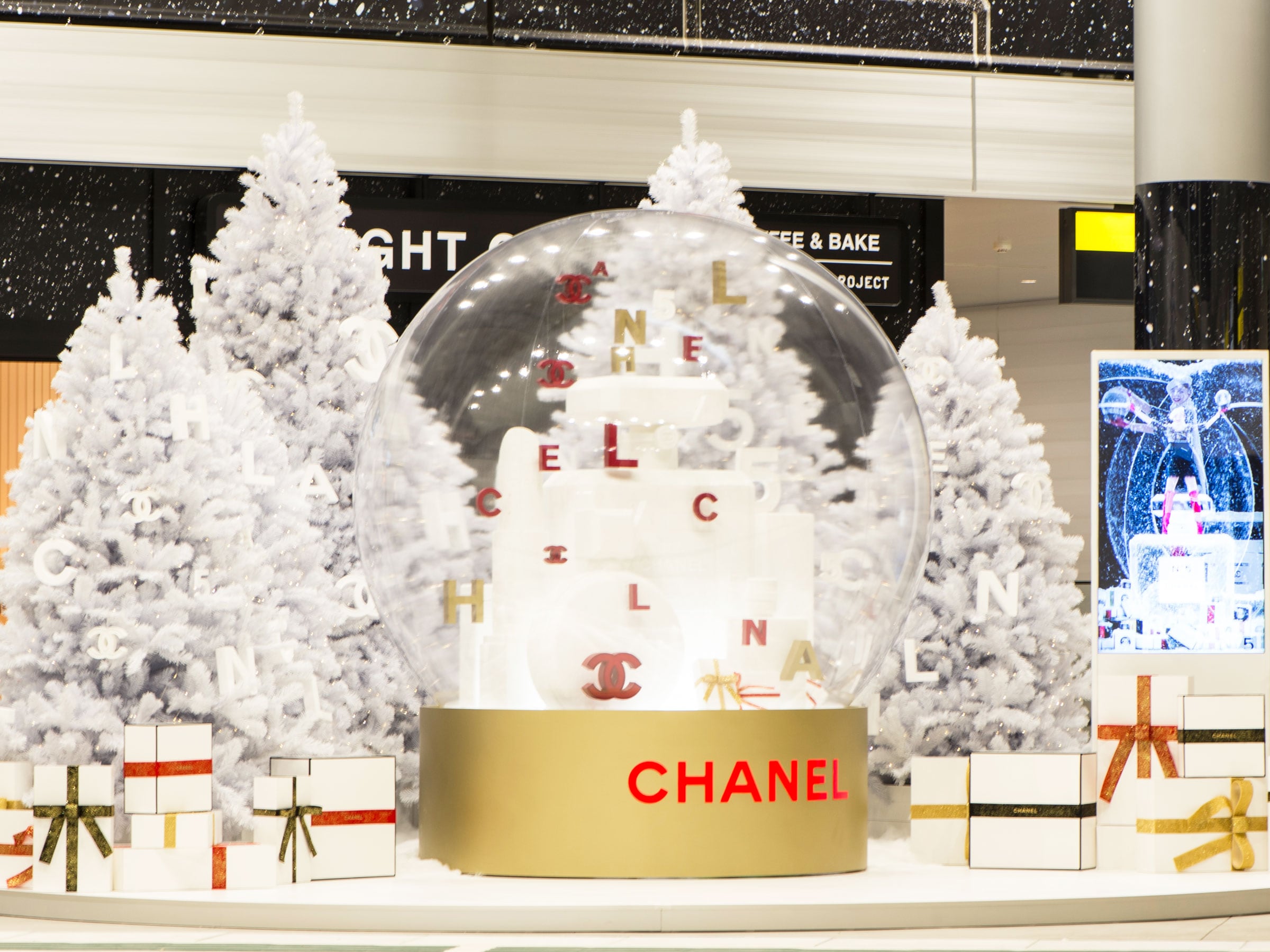 シャネルのスノードームが渋谷に出現 期間限定！抜群のフォトスポットです