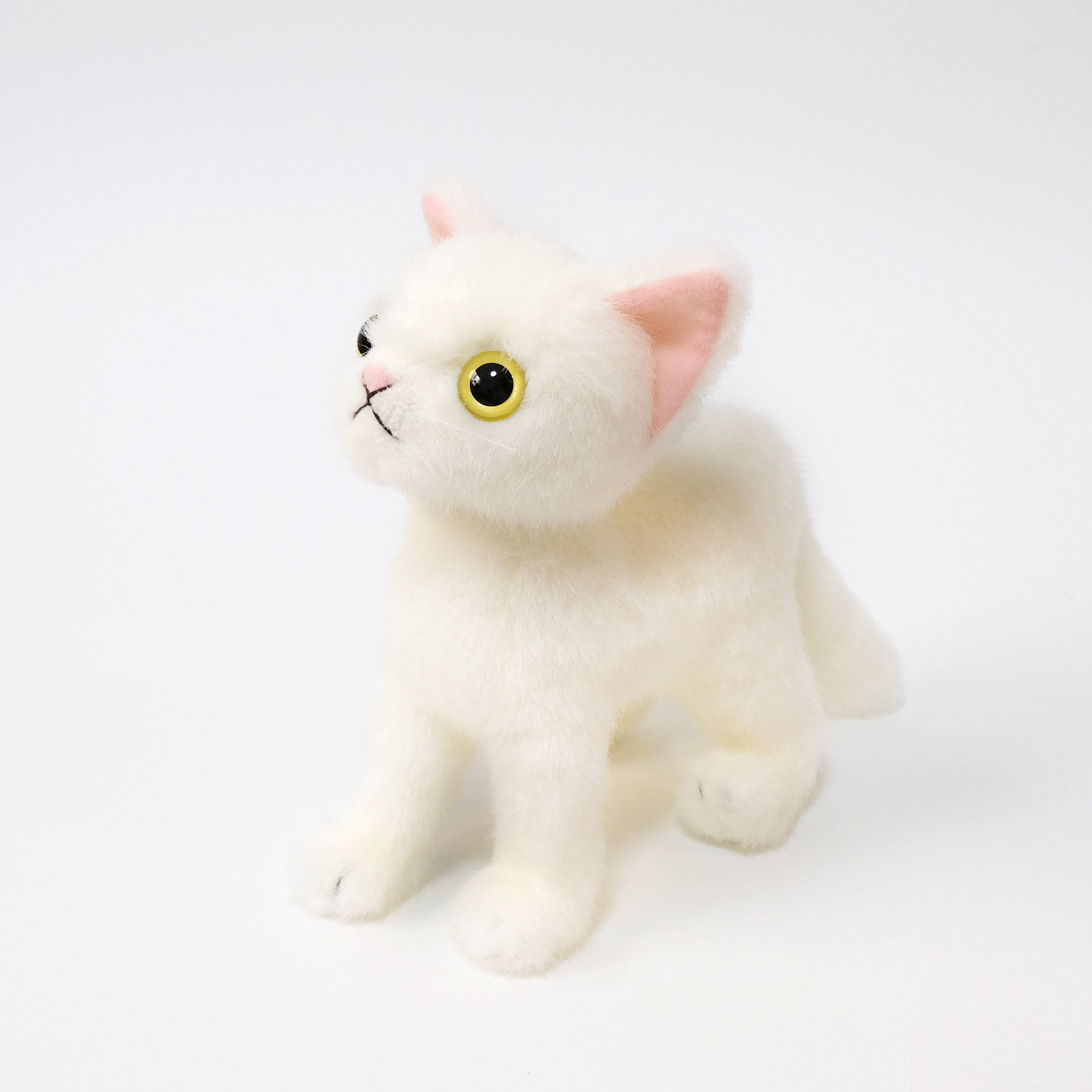 ドロップス シロ Drops Shiro イエローアイ 猫のぬいぐるみ 仔猫