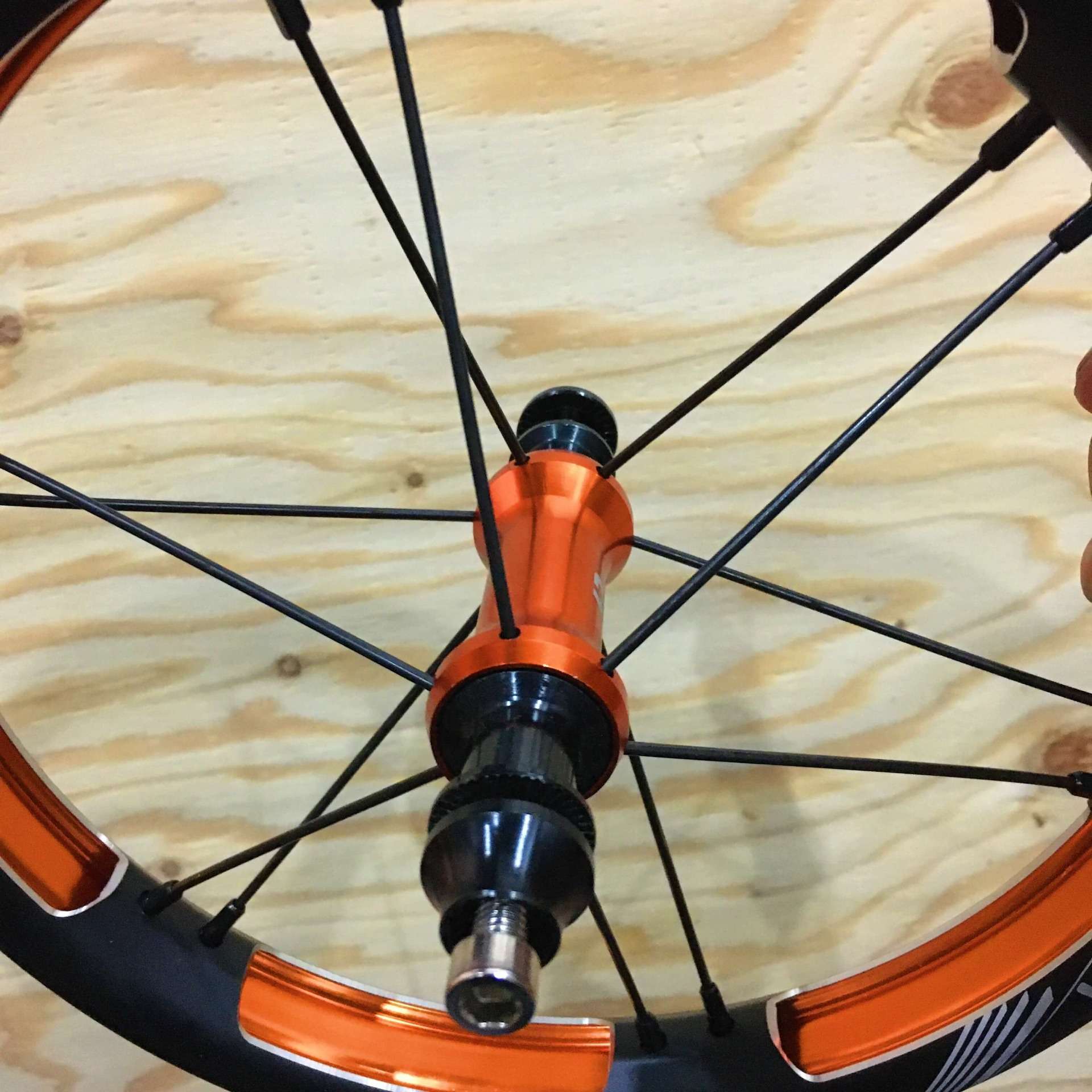 ランバイクカスタムパーツのご紹介。軽量アルミホイール！ROCK FISH R6