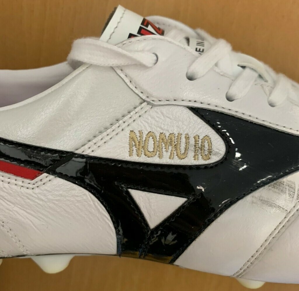 野村直輝選手支給サイン入りスパイク