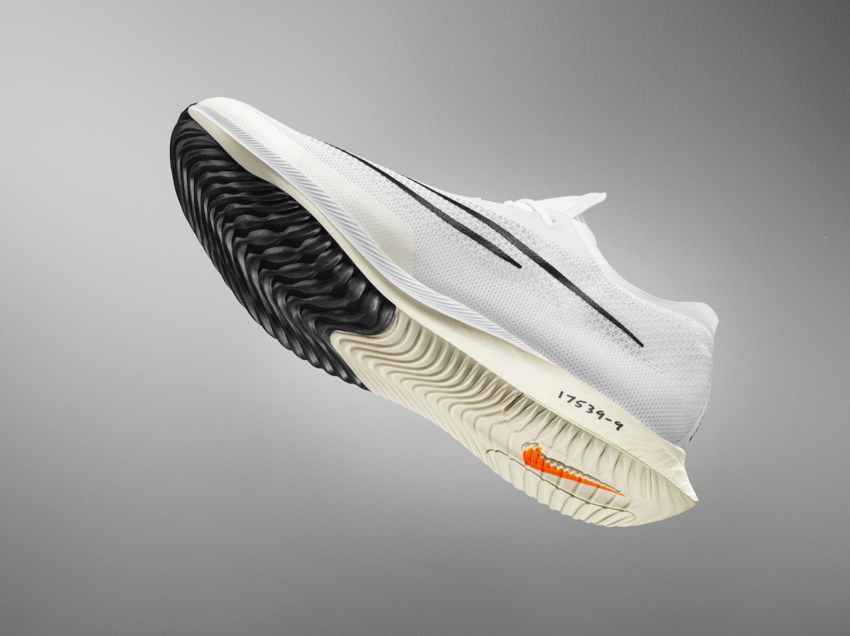 ナイキから最新レーシングシューズ「ズームエックス ストリークフライ