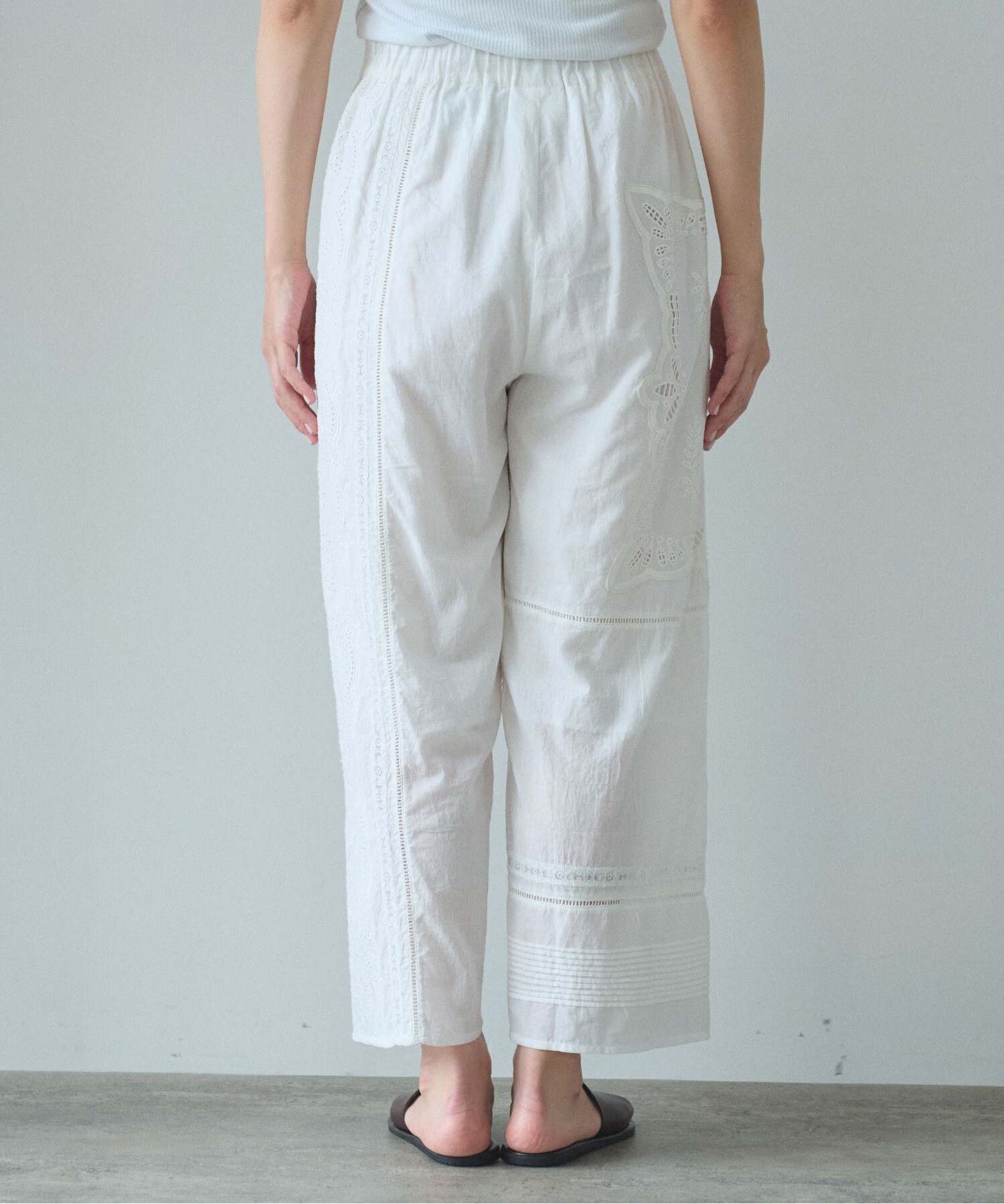 AMBIDEX Store ○カットワーク刺繍 ワイドパンツ(F クロ): yuni