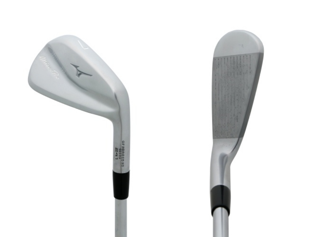 ピンへ向かって狙った距離を打てる、小ぶりヘッドのツアーモデル