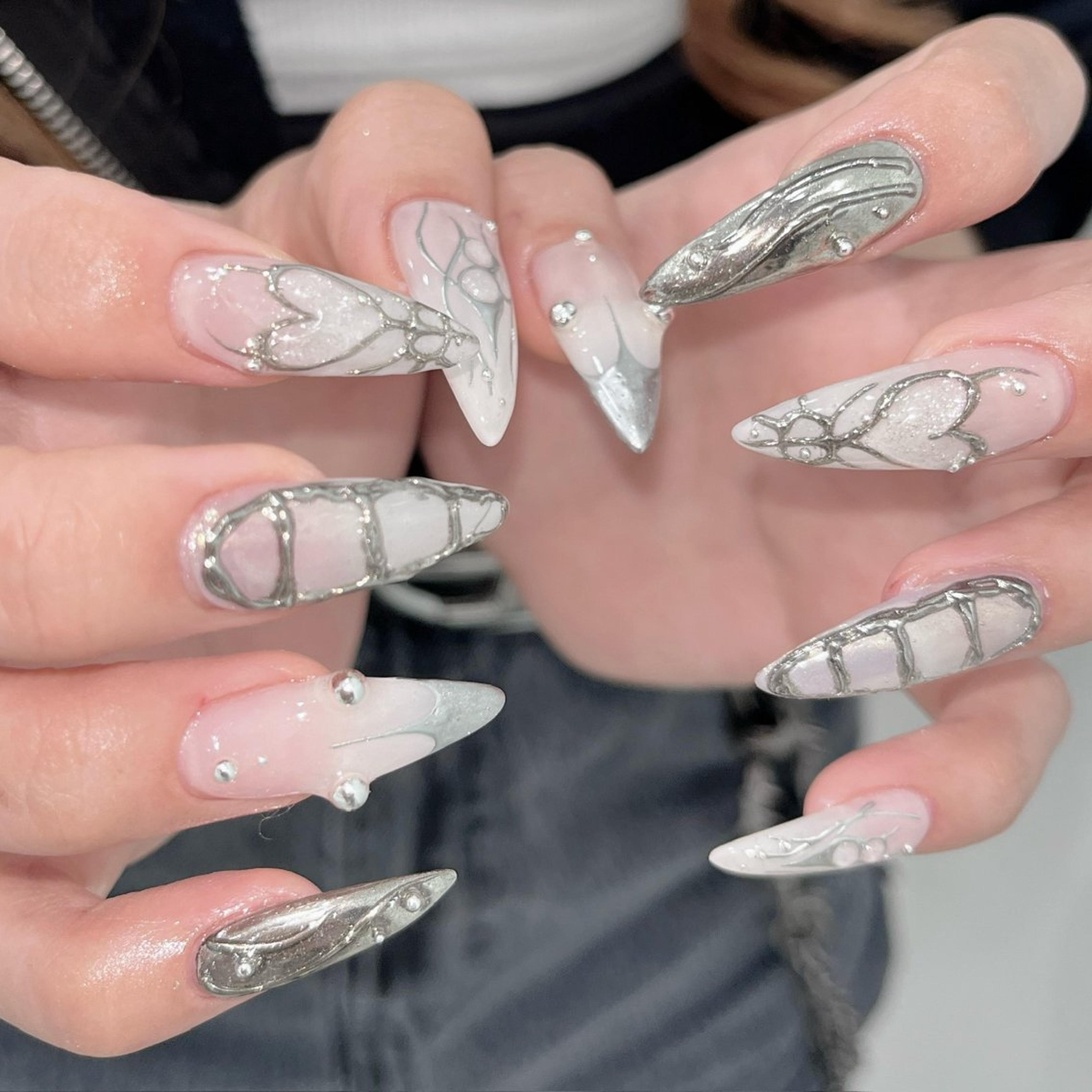 y2kネイル #y3kネイル #ホワイトネイル #シルバーネイル #ミラーネイル