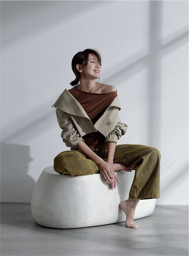 東原亜希 FORME 2025 SPRING OFF SHOULDER TOP