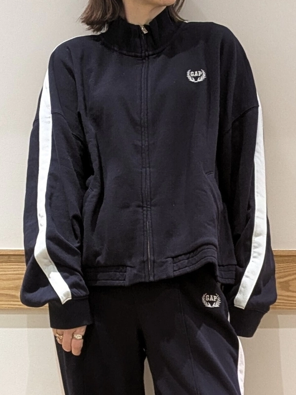 セットアップ】トラックジャケット&パンツのスタイリング | Gap公式