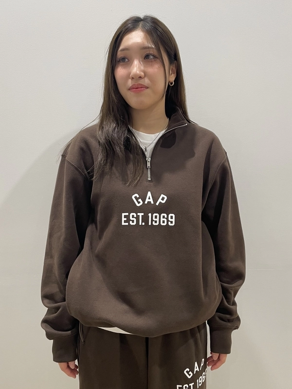 ブラウンカラー☆スウェットセットアップのスタイリング | Gap公式