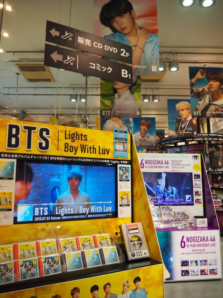 BTS「Lights / Boy With Love」発売記念 × 渋谷タワレコ (PHOTO 15枚
