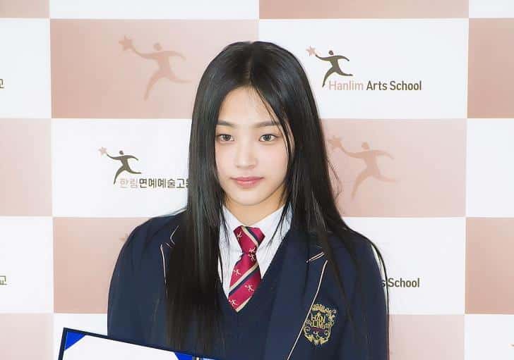 NewJeans ミンジ、NMIXX ソリュン＆ベイらハンリム高等学校の卒業を