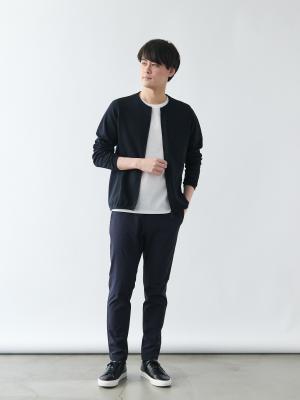 スマートシルエットの超軽量ストレッチパンツ/スリムフィット/ネイビー