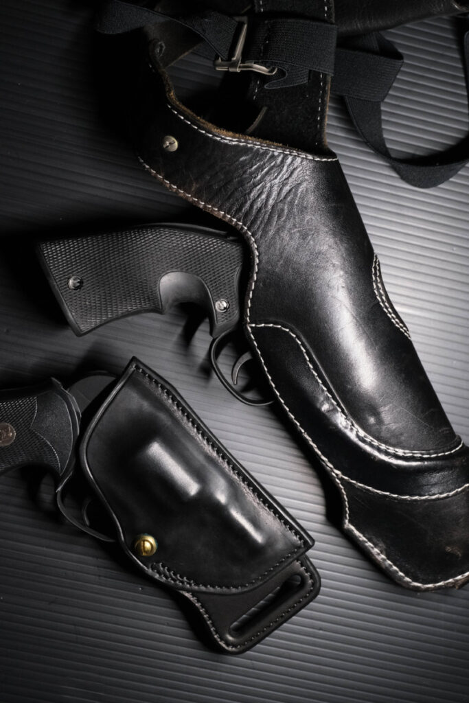 あぶない刑事 鷹山 敏樹 ショルダーホルスター | DEKA BLOG