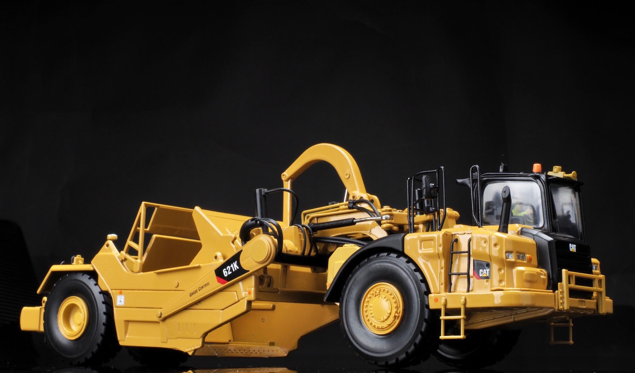 1:50 Scale Cat 621K Scraper & Cat No. 70 Scraper with D7 Track