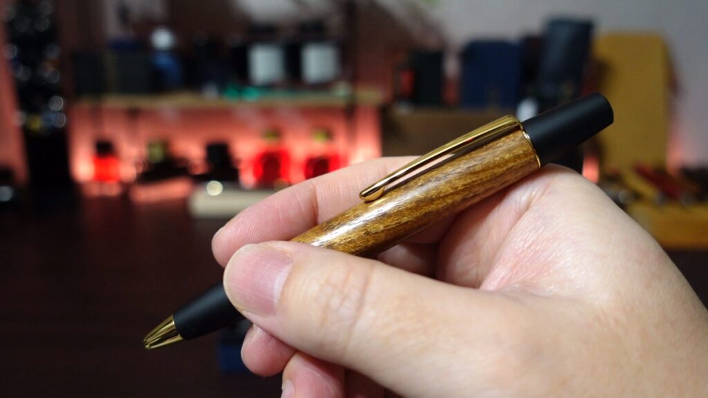 野原工芸】槐 輝くロータリーボールペンを開封レビュー 木軸ペン