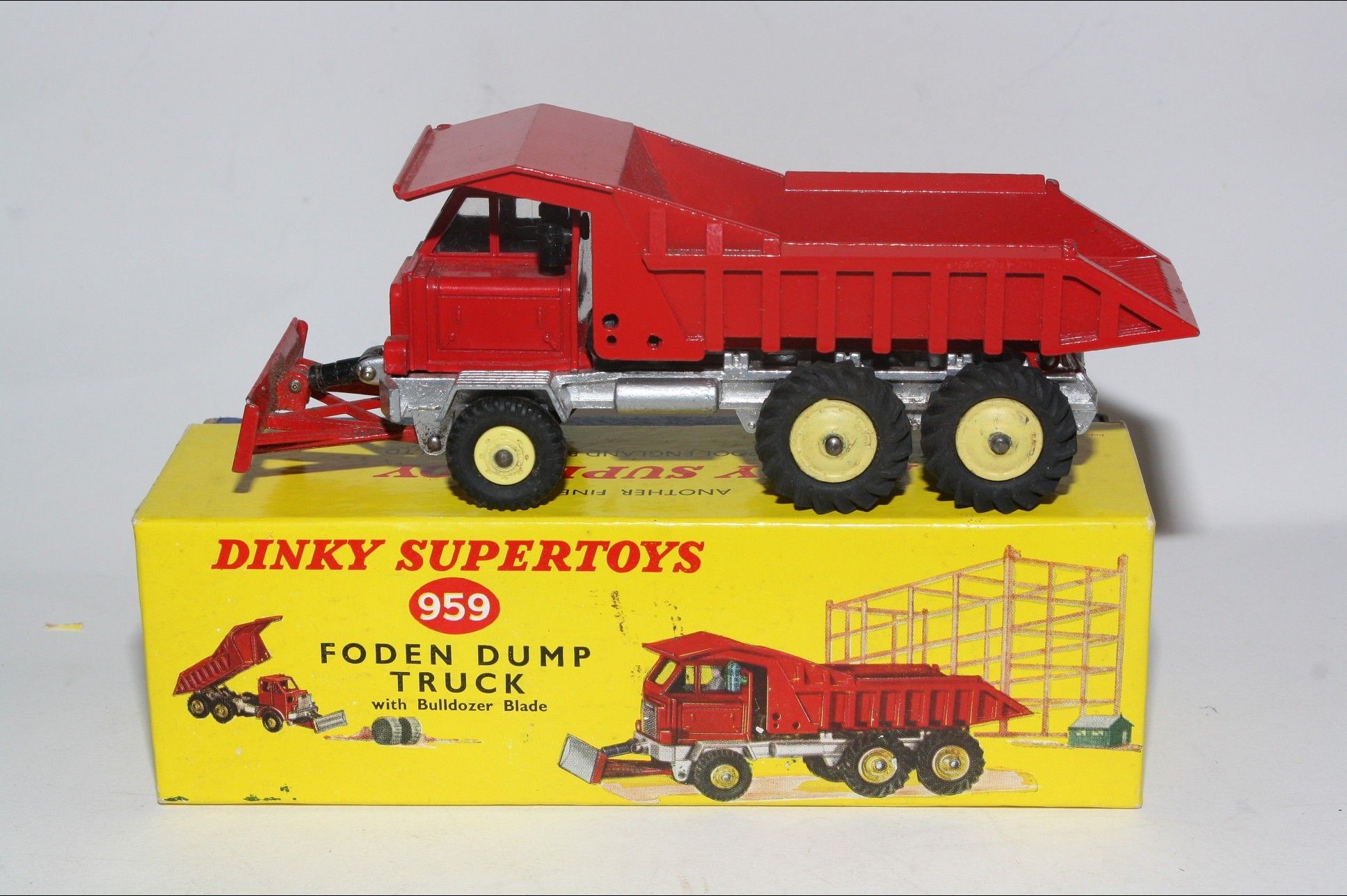 Dinky 959 Foden Dump Truck/Bulldozer, Mint in Good Original Box
