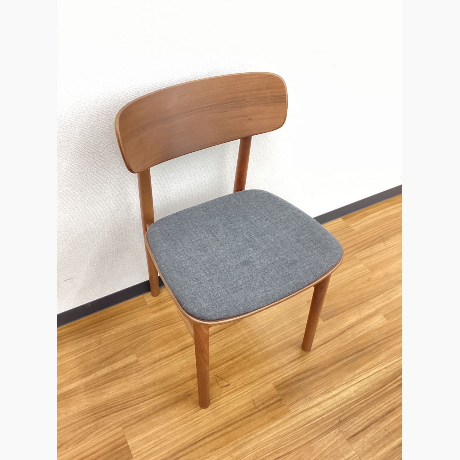 無印良品 ラウンドチェア 布座 ウォールナット材 ①