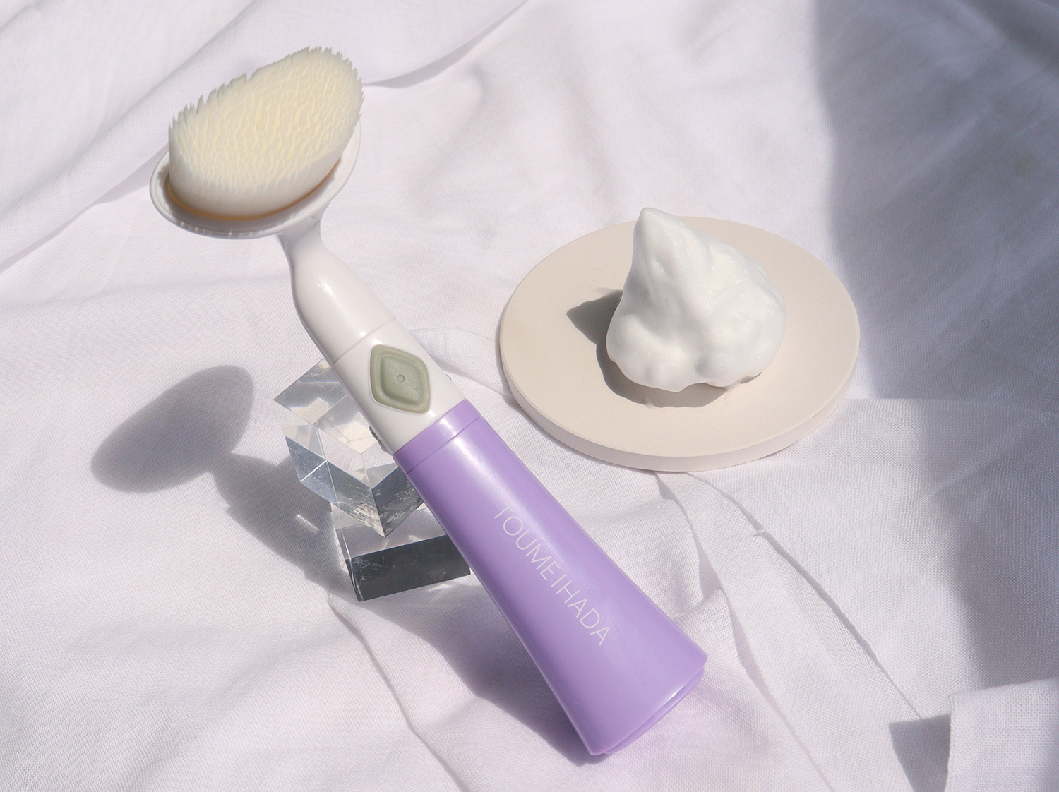 摩擦レス洗顔”を実現した「透明肌 音波式濃密洗顔ブラシ」手では味わえ