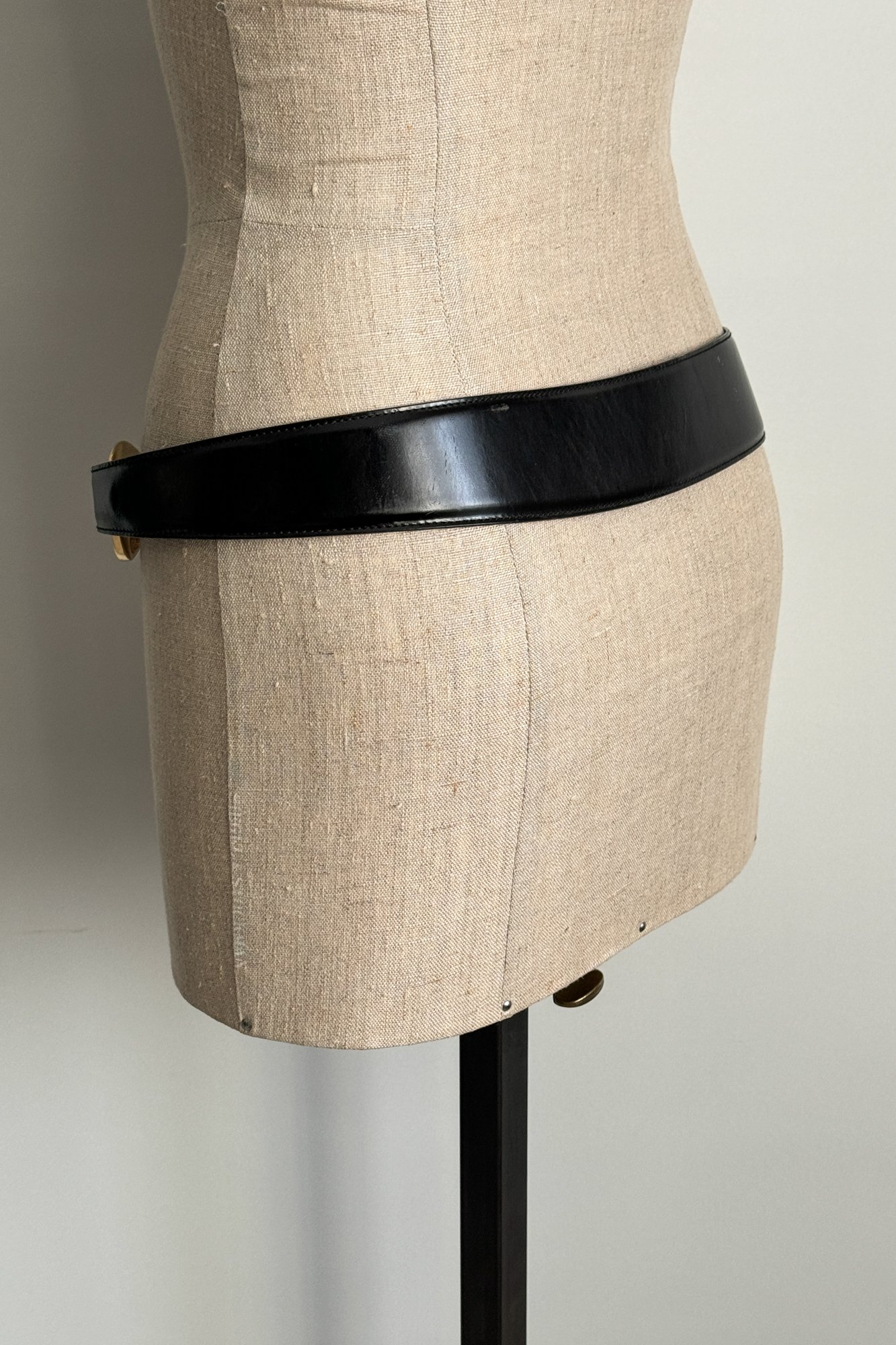 GUCCI 1996 Black Leather Gold Horsebit Buckle Belt - Emerieu