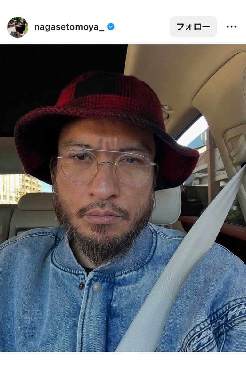 長瀬智也さん、バケハ＆老眼鏡姿で