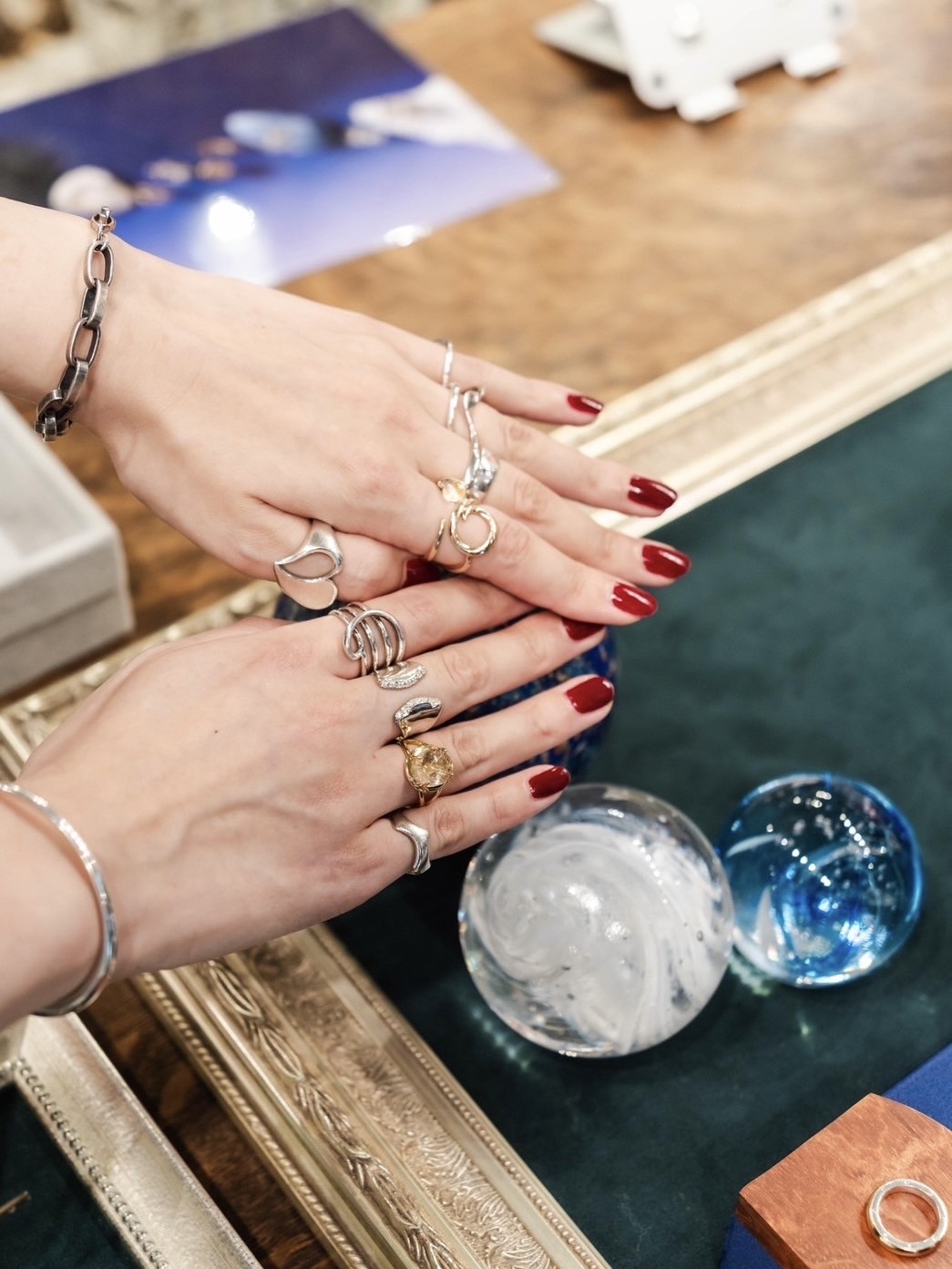 指先で惑星を旅する。【ヴァーミリオン】の新作『プラネット リング