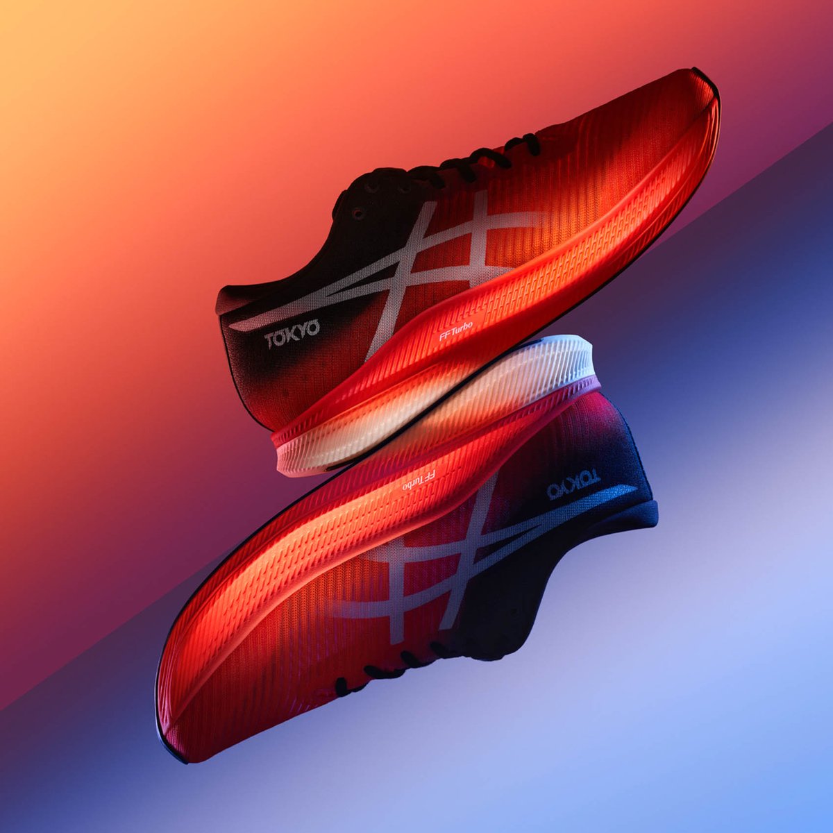 アシックス」トップアスリート向けの厚底シューズ発表、走法に着目