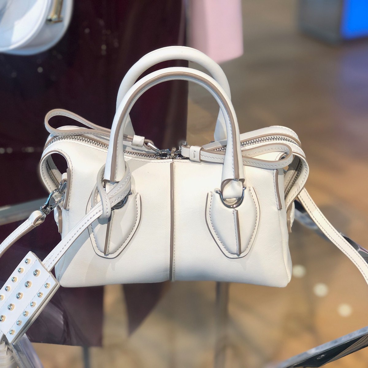 トッズの新アイコン「D スタイリング バッグ」にマイクロサイズが登場