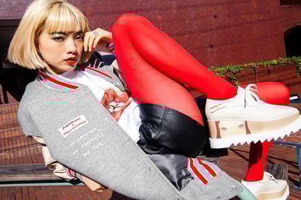 ステラ マッカートニーが奈良美智と再コラボ アイコニックな「エリス