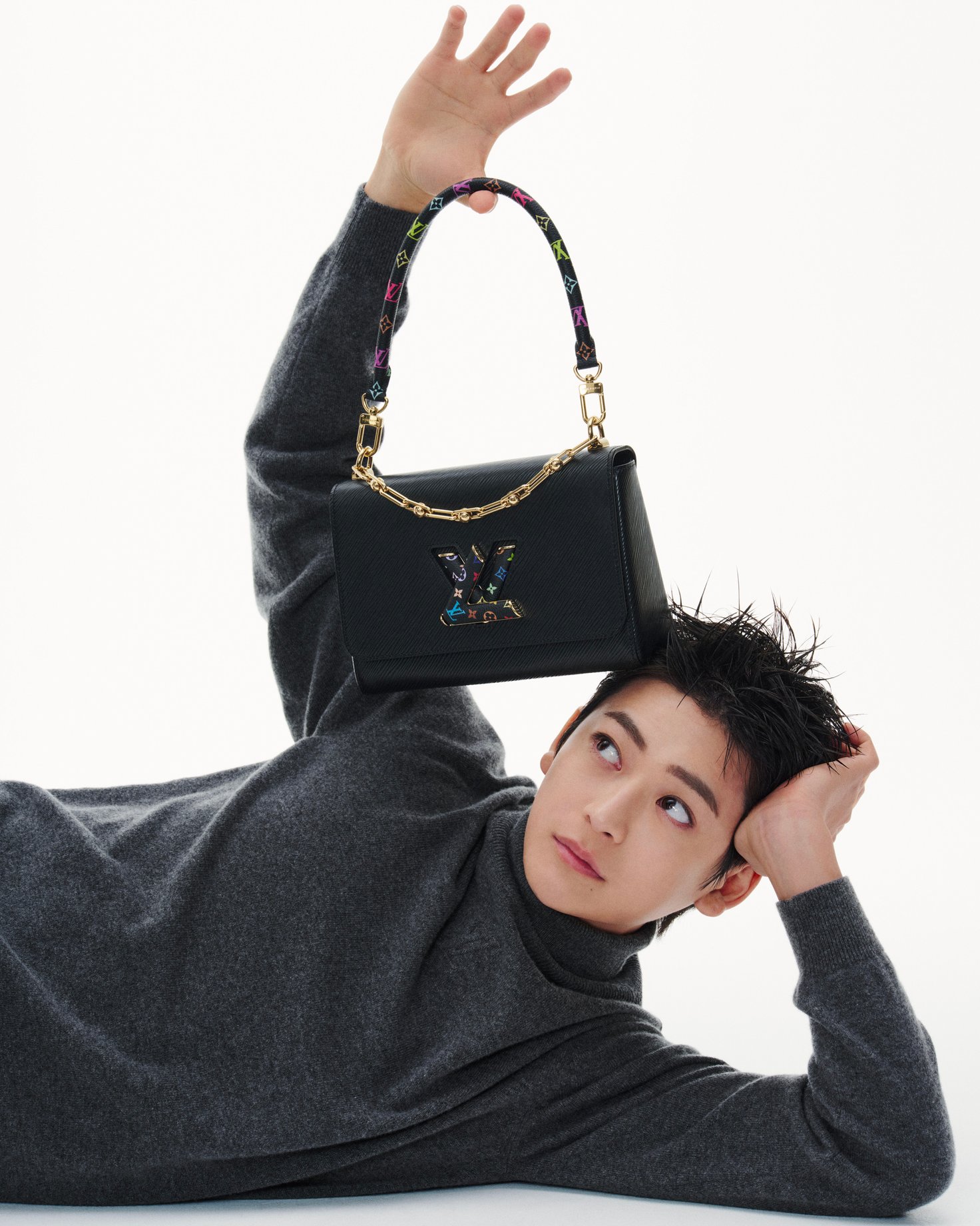 高橋文哉がプレイフルにまとう「ルイ・ヴィトン × 村上隆」コレクション