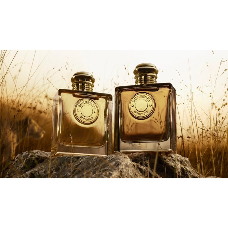 バーバリー ビューティ」から大胆でアロマティックな香りの新