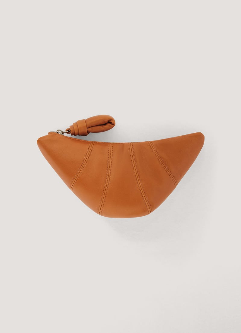 ルメールがクロワッサンの形をしたコインケースを表参道SKWATで発売