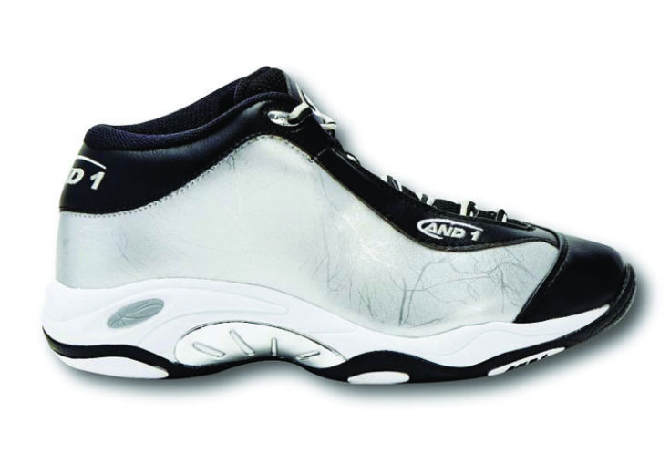 国内240足限定！AND1からシルバー・ブラックのカラーリングをまとった