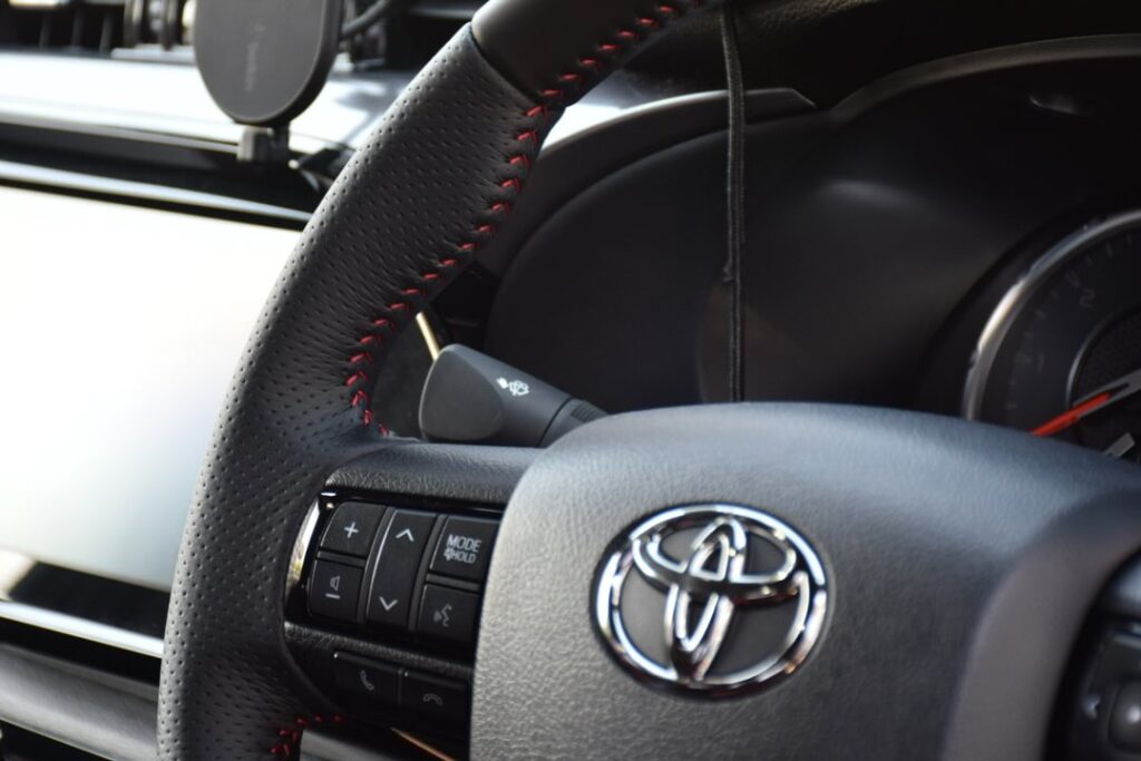 ハイラックスGRスポーツステアリング | Leather Custom FIRST