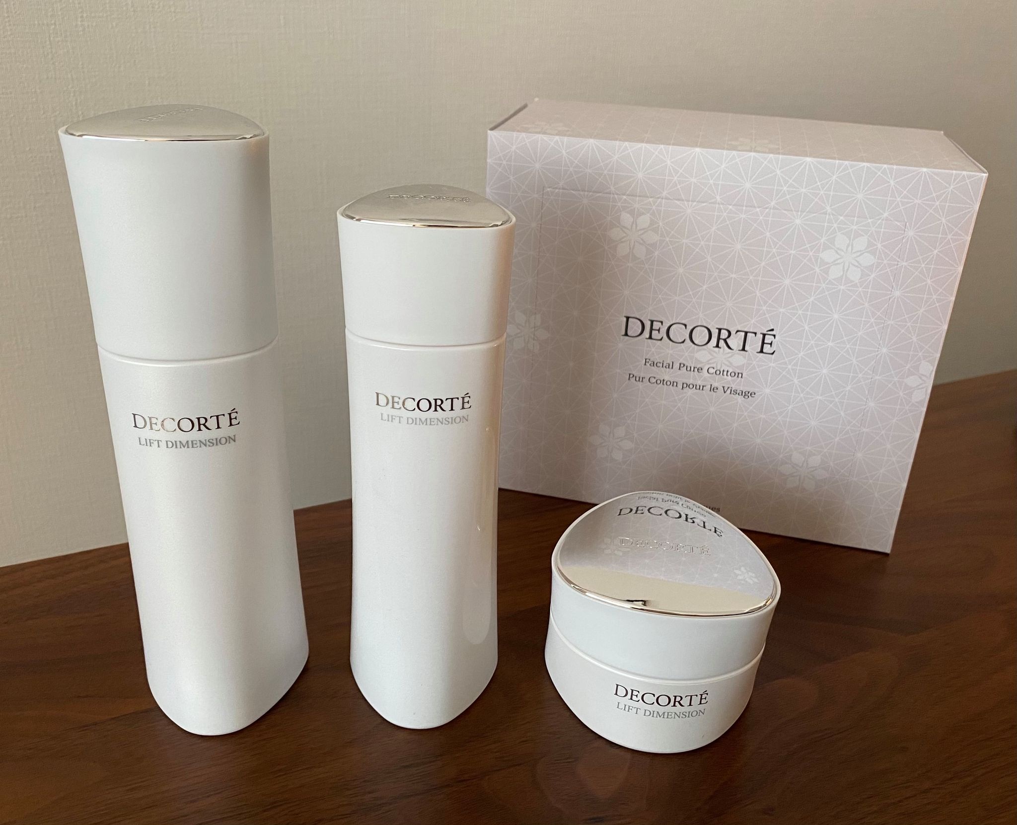 NEW】触り心地が、とにかく“ふっくら”。「コスメデコルテ」ハリ×美白を