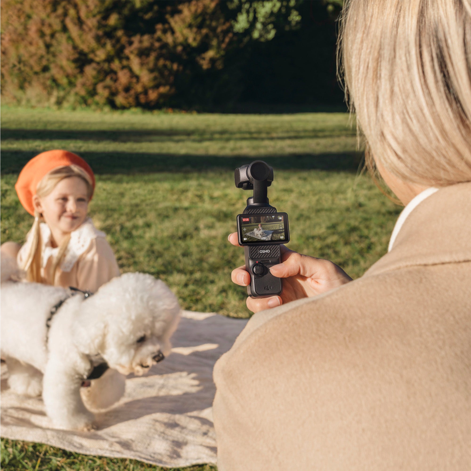 DJI Osmo Pocket 3 with 256GB MicroSD Card, Fill-in light