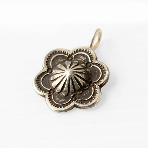 NAVAJO インディアンジュエリー ネックレストップ [SILVER