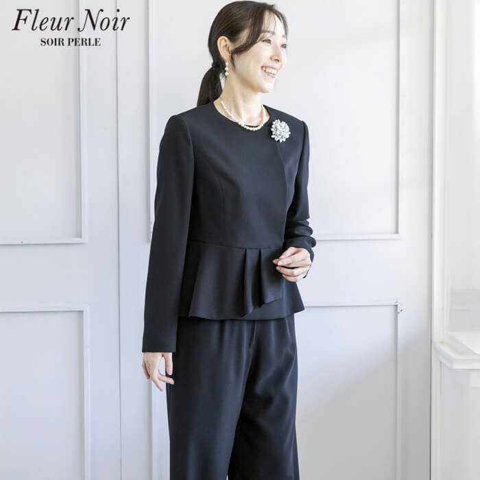 エレガントなパンツスーツ 7号・ブラック｜東京ソワールオンラインストア