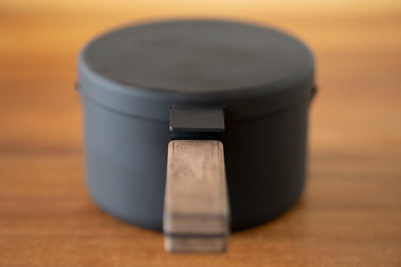 ツレヅレハナコ×オレンジページ「ふたつき鉄製揚げ鍋 13cm」｜【公式