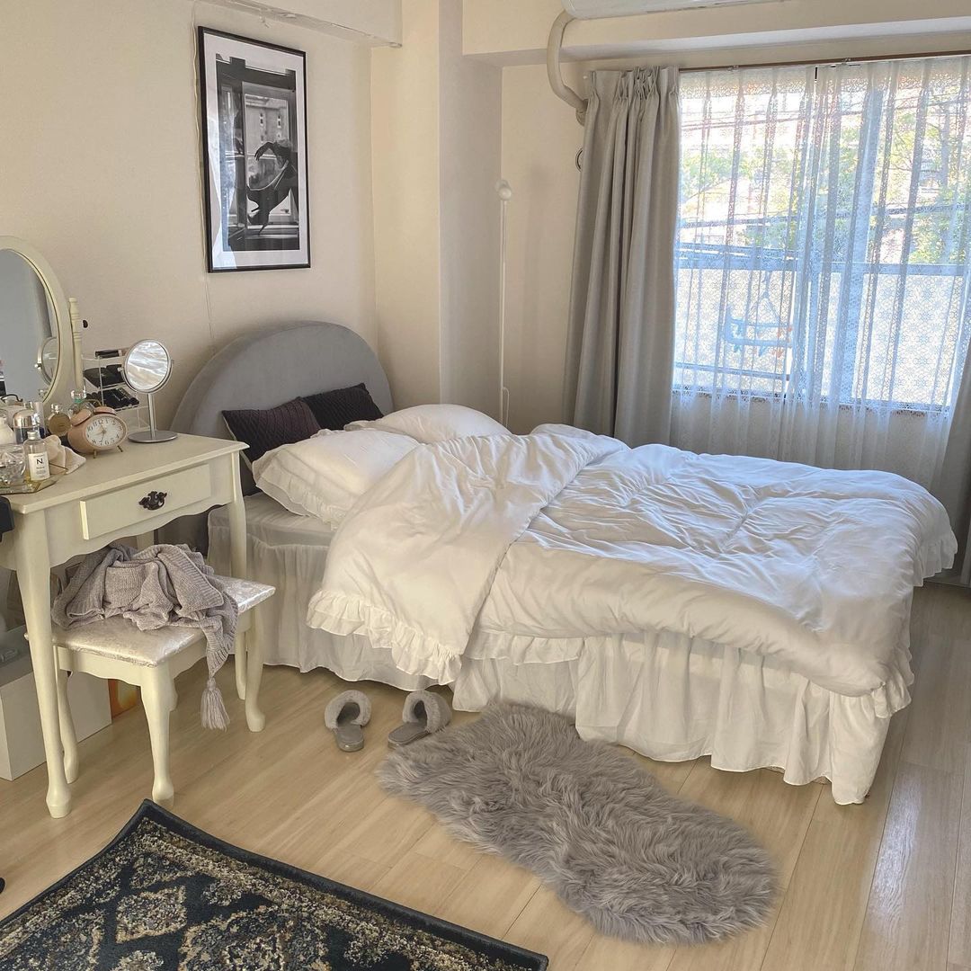 コーディネートの幅が広がる、シンプルなグレーのベッド | Francfranc