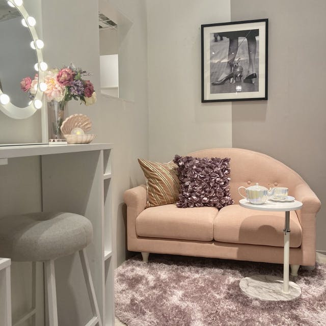 アーチラインが特徴的なリラックスソファ | Francfranc（フランフラン