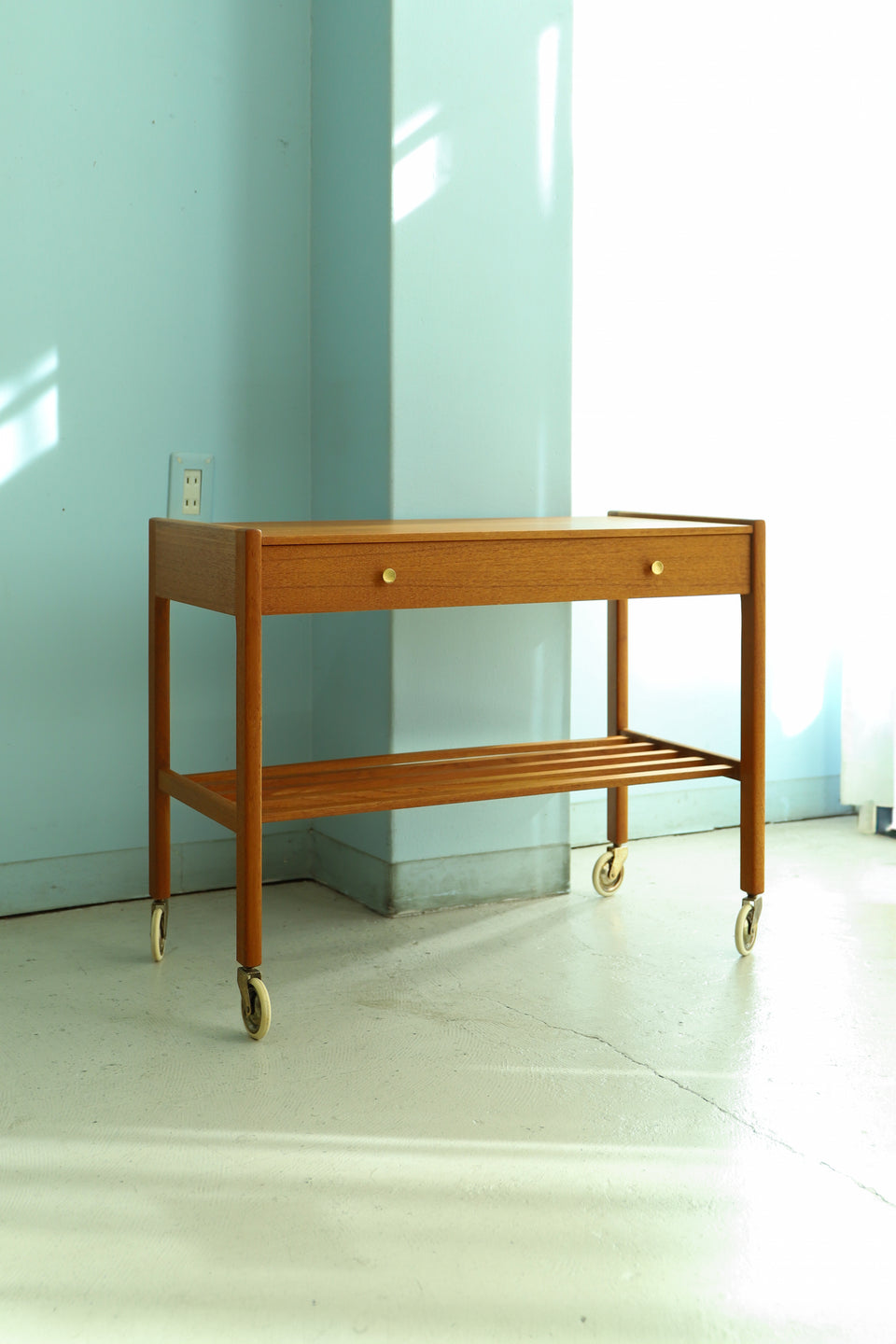 スウェーデンヴィンテージ サイドテーブル キャスター付き 北欧家具