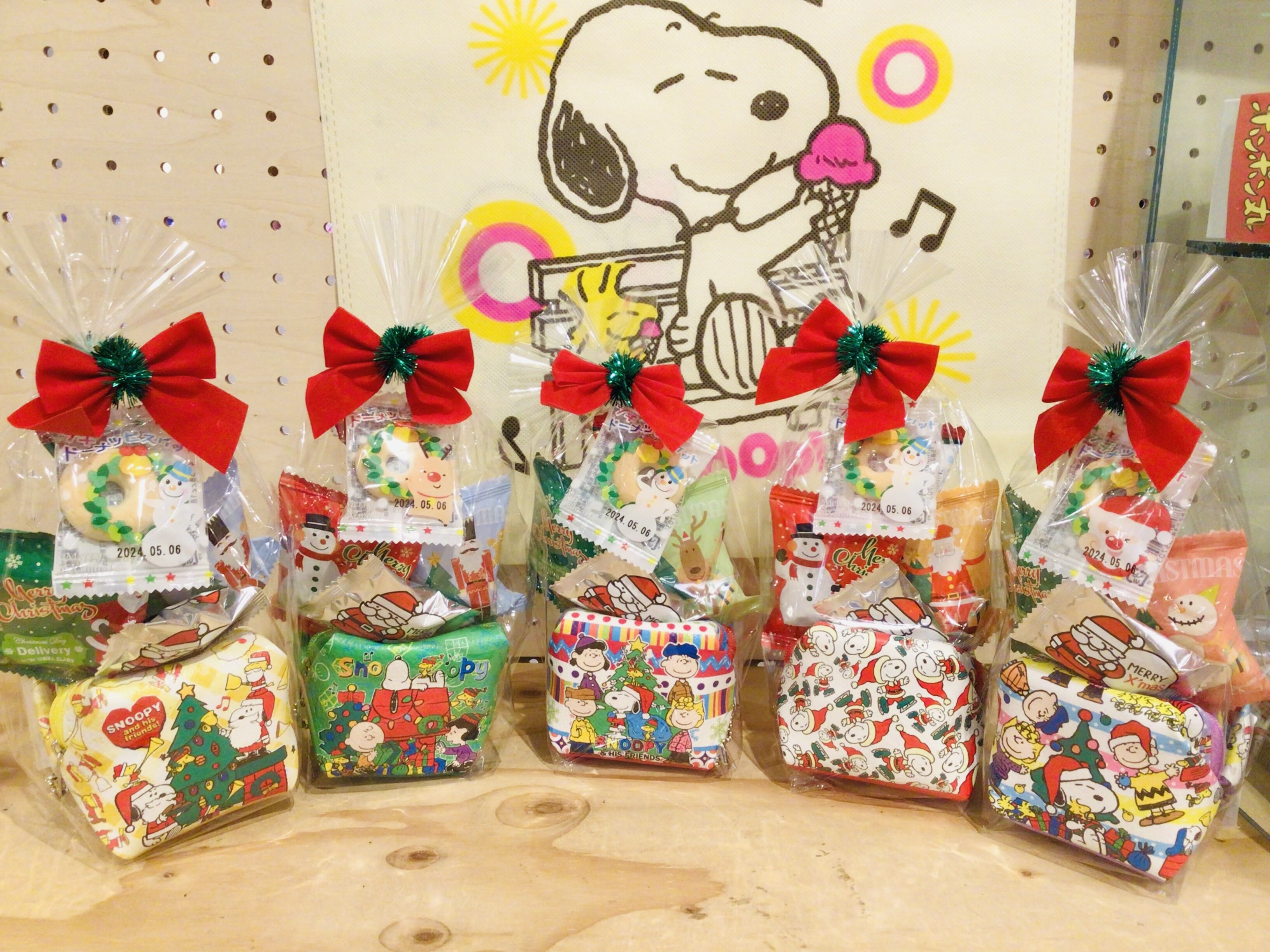 スヌーピー クリスマスキューブポーチ🎄｜あまのや繁田商店｜ショップ