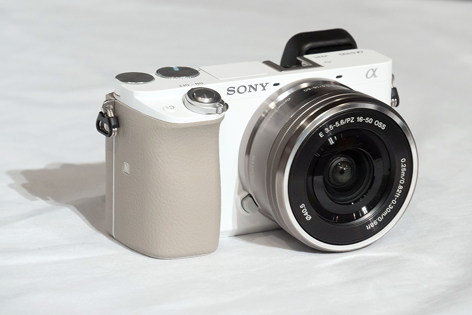 瞳AF対応の超速AFで本格撮影ができる、お手頃APS-Cミラーレス「ソニー