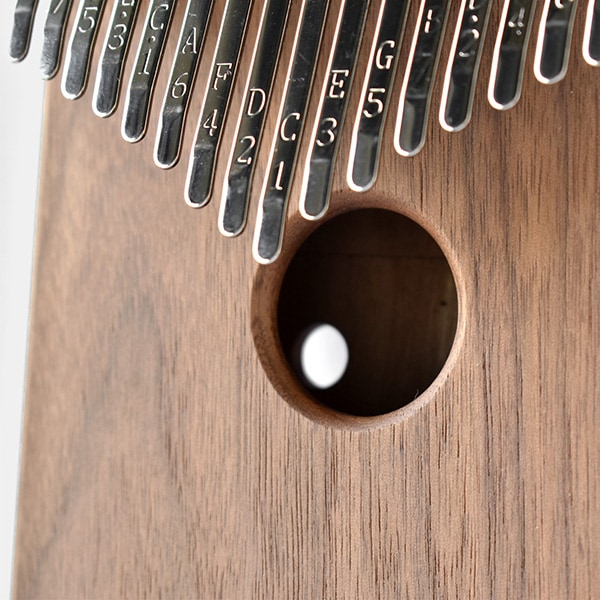 Kalimba Box」天然木の温もりと癒しの音色。伝統技術を用いた民族楽器