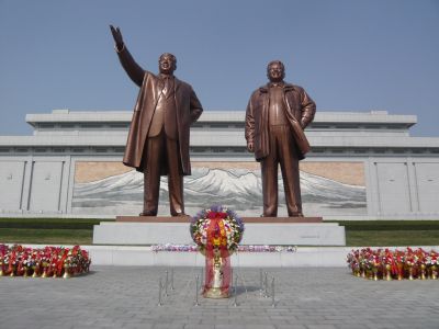 Go!Go!キョロちゃん Go!Go!Kyoro Chan 万寿台の金日成・金正日の大銅像