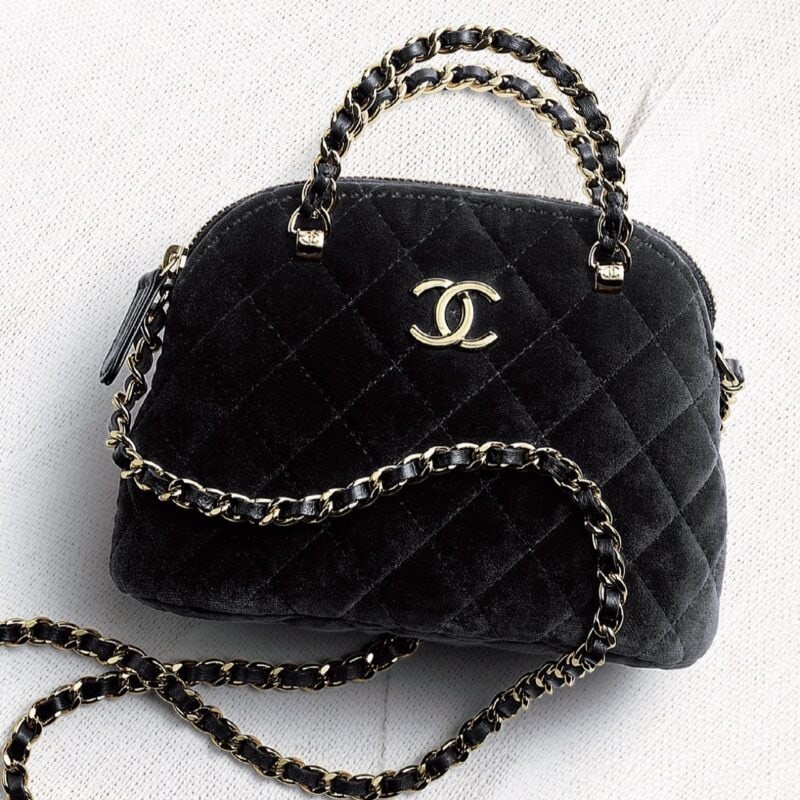 40代靴バッグ」シャネル“マトラッセ”のミニバッグが素敵すぎる