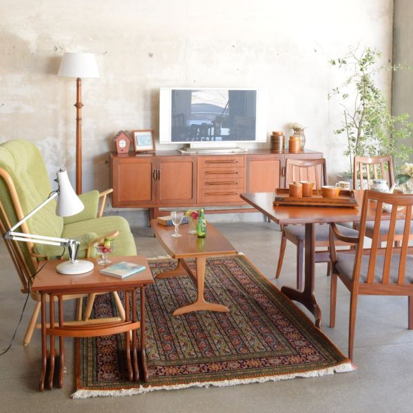 G-プランのおしゃれなダイニングテーブル、ホエールレッグのビンテージ