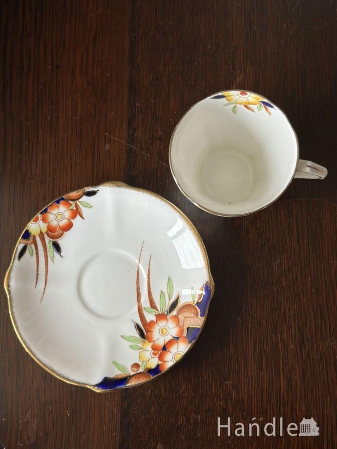 イギリスから届いたアンティークの食器、シノワズリスタイルのカップ