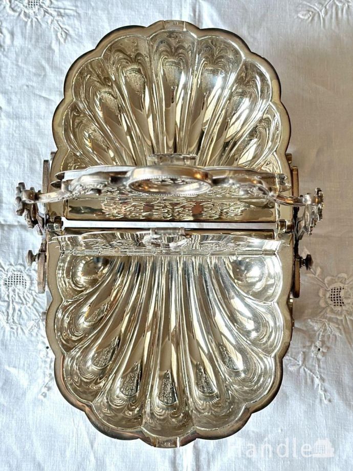 イギリスのマッピン＆ウェブ社のシルバー、貝殻の形がおしゃれな