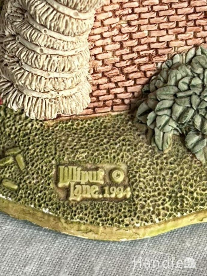 Handleブルー色のドアが可愛い、Lilliput Lane（リリパットレーン）の