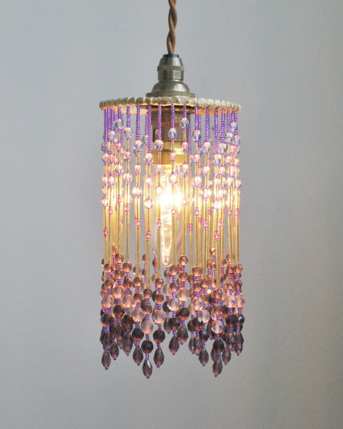 ライラック色のガラスビーズがおしゃれな照明、ビーズランプ（コード