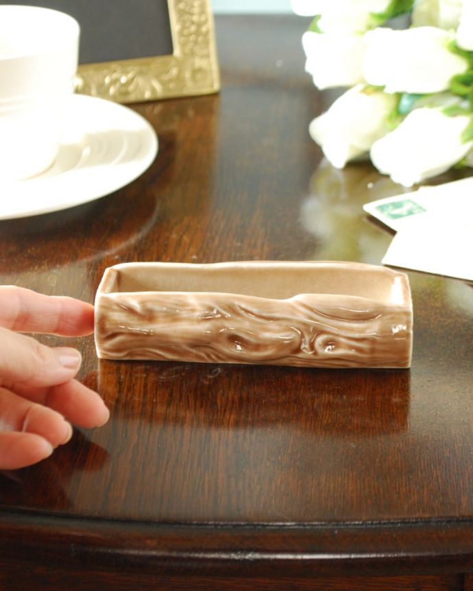 イギリスで見つけたビンテージ雑貨、WADE社の陶磁器のカードホルダー(k